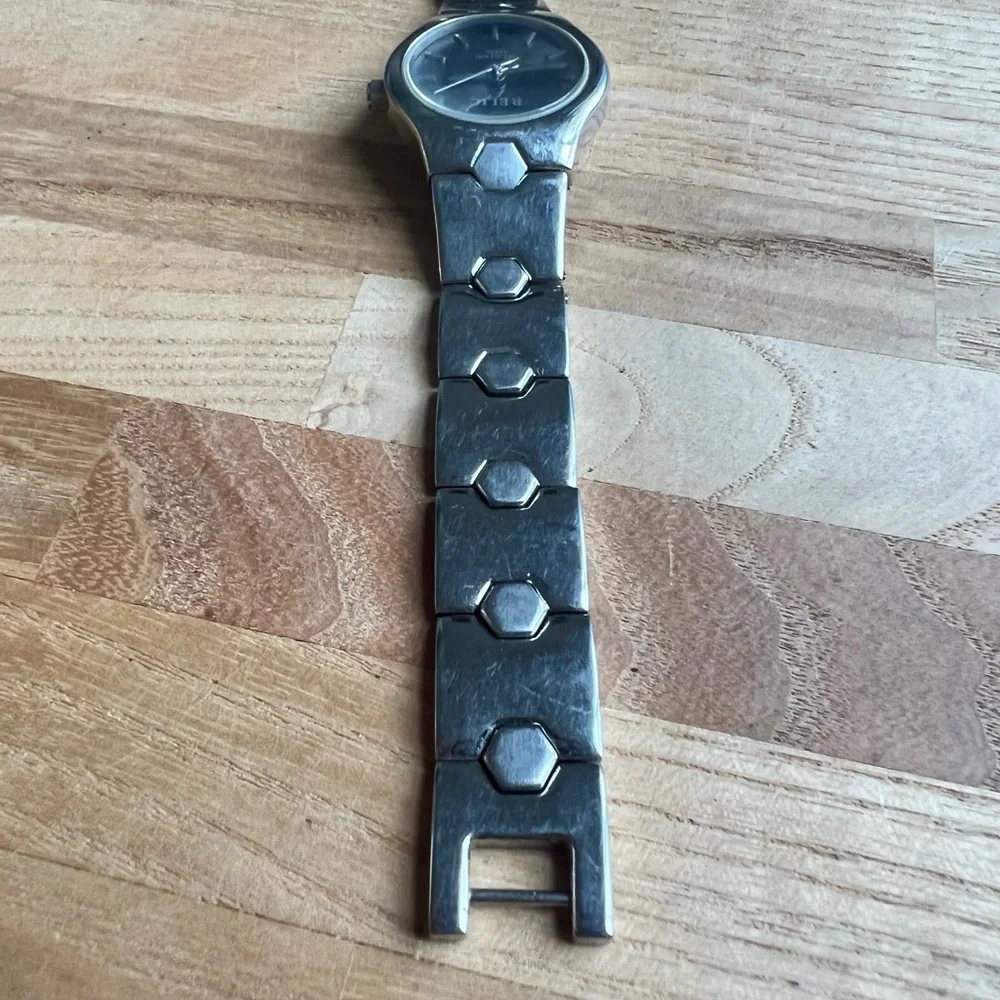 Relic ladies silver tone bracelet fashion watch NEW BATTERY